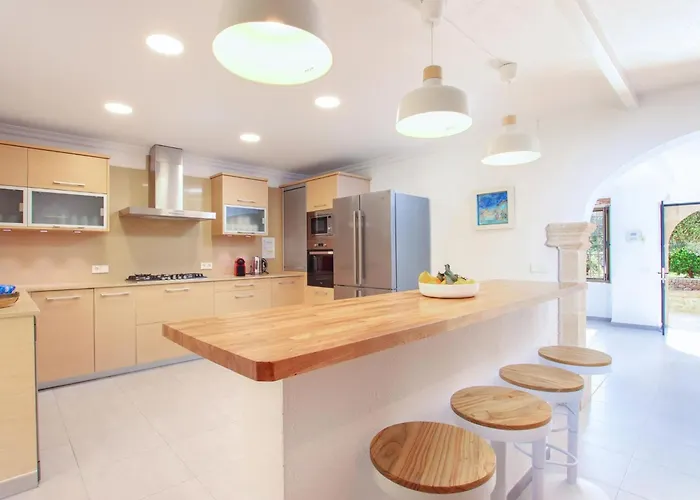 Beeindruckende Grosse In Der Naehe Von Cala San Vicente By Interhome بويينسا