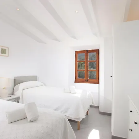 Сasa de vacaciones Beeindruckende Grosse In Der Naehe Von Cala San Vicente By Interhome