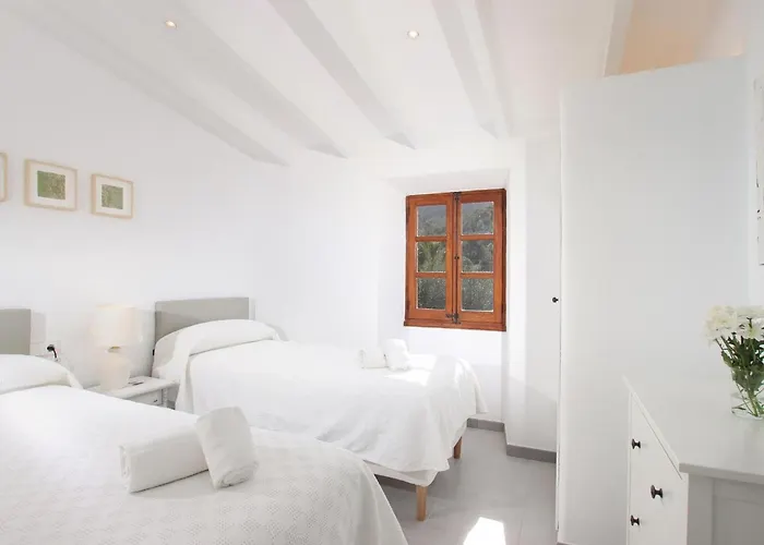 Ferienhaus Beeindruckende Grosse In Der Naehe Von Cala San Vicente By Interhome