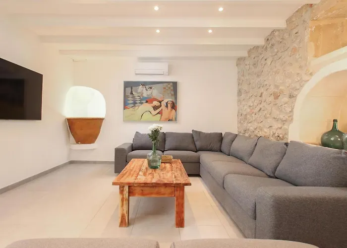 Ferienhaus Beeindruckende Grosse In Der Naehe Von Cala San Vicente By Interhome *