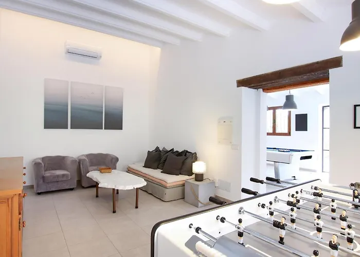 Ferienhaus Beeindruckende Grosse In Der Naehe Von Cala San Vicente By Interhome *